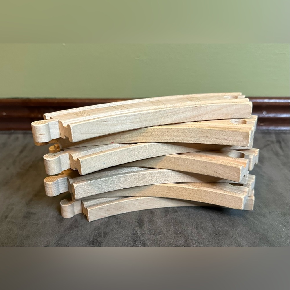 Thomas & Friends Seven Medium 6" Curved Wooden Train Tracks